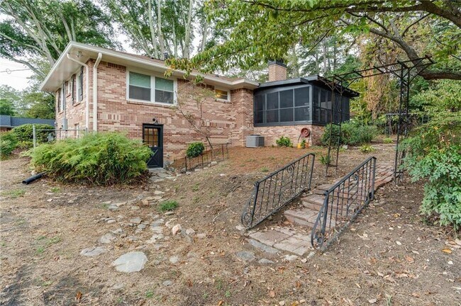Building Photo - 493 Sybil Ln SE