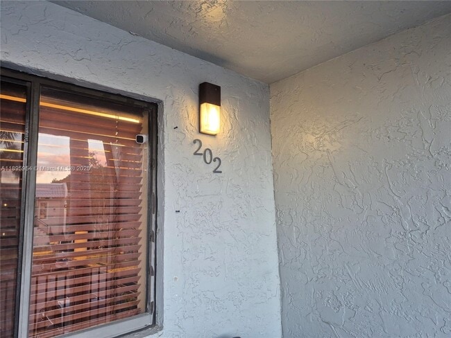 Building Photo - 16581 Blatt Blvd