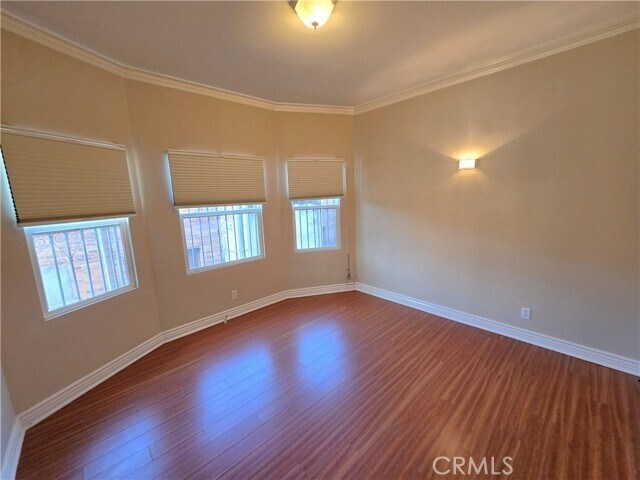 Building Photo - 251 N Kenmore Ave