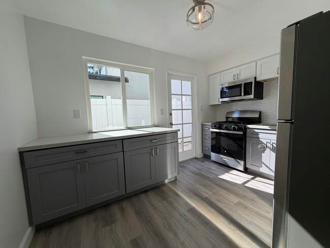 Building Photo - 605 Bush St