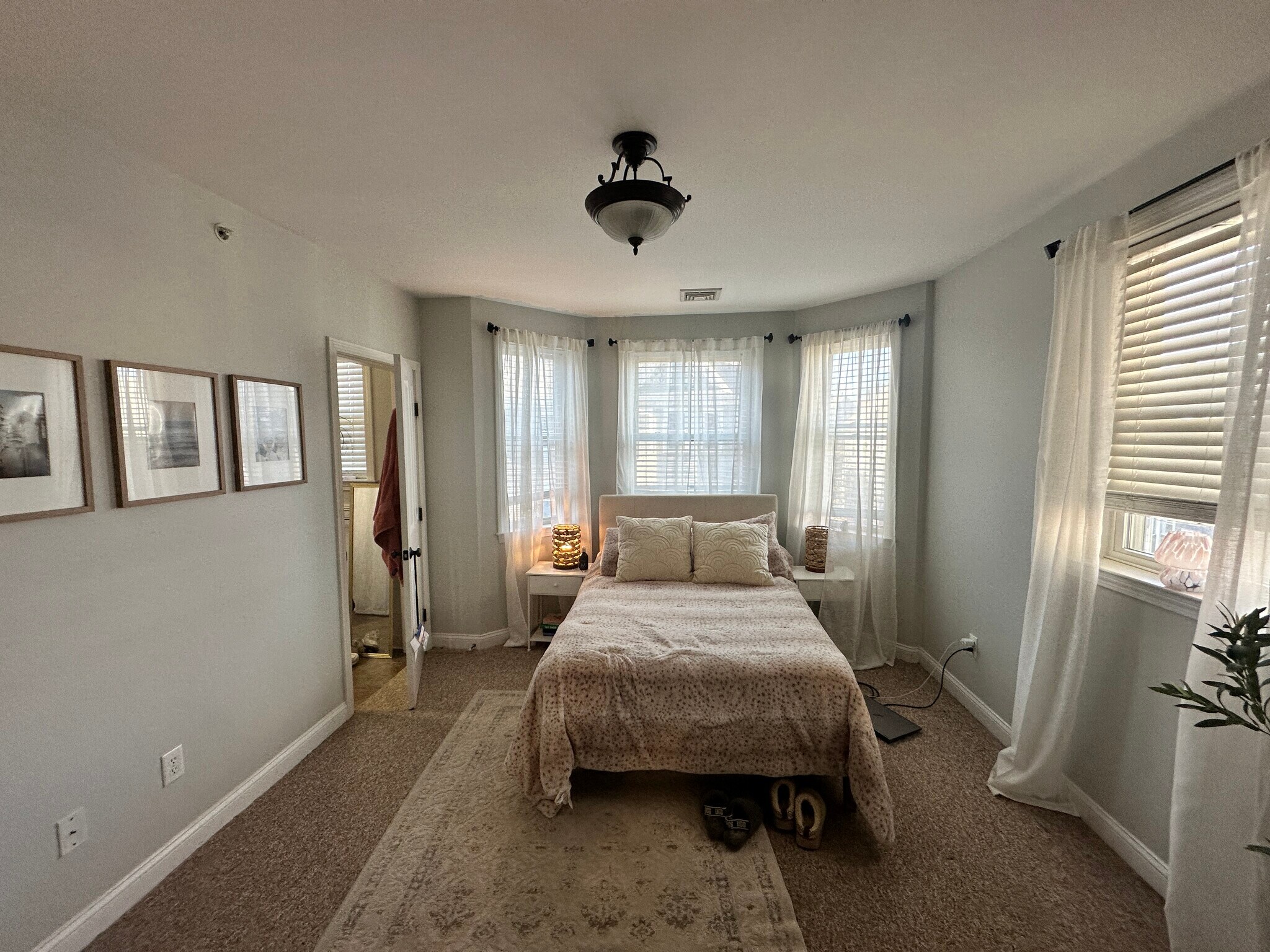 Building Photo - 99 Hillside St