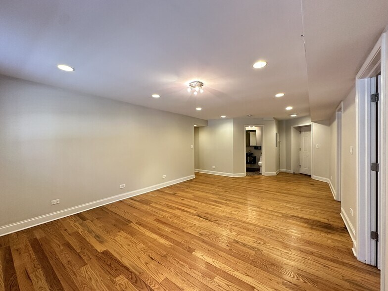 Building Photo - 1116 E 46th St