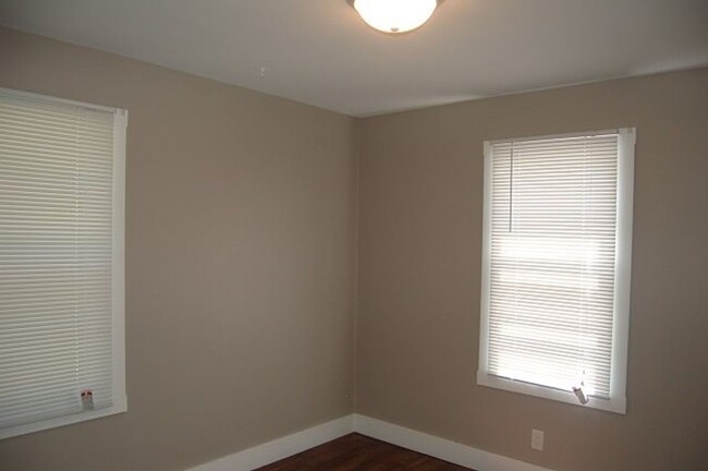 Building Photo - 2 BR Duplex on Governor Street Available F...