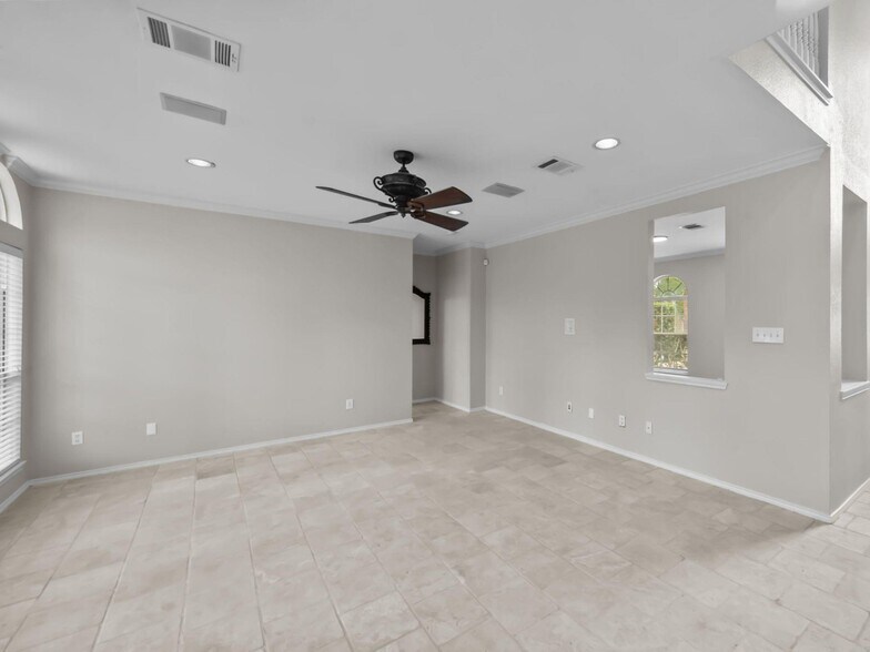 Building Photo - 2421 Kittyhawk Dr