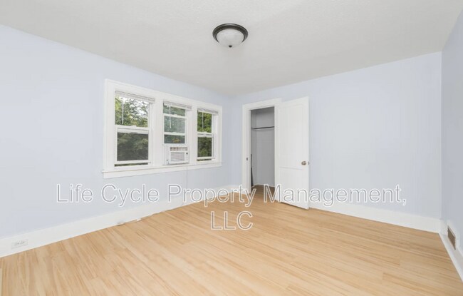 Building Photo - 1044 Muskegon Ave NW