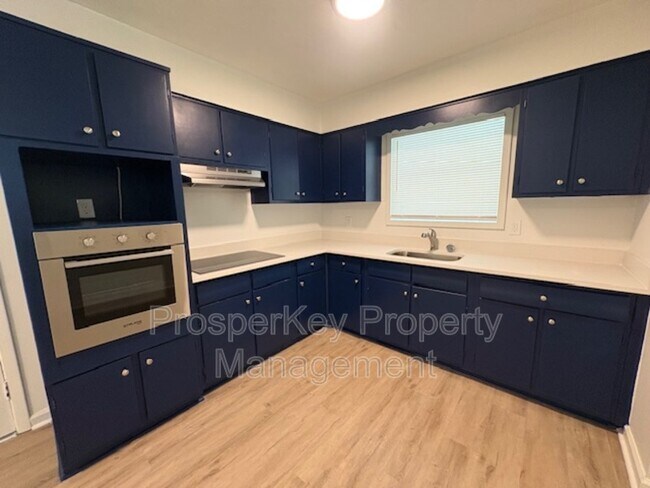 Building Photo - 861 Wright Dr