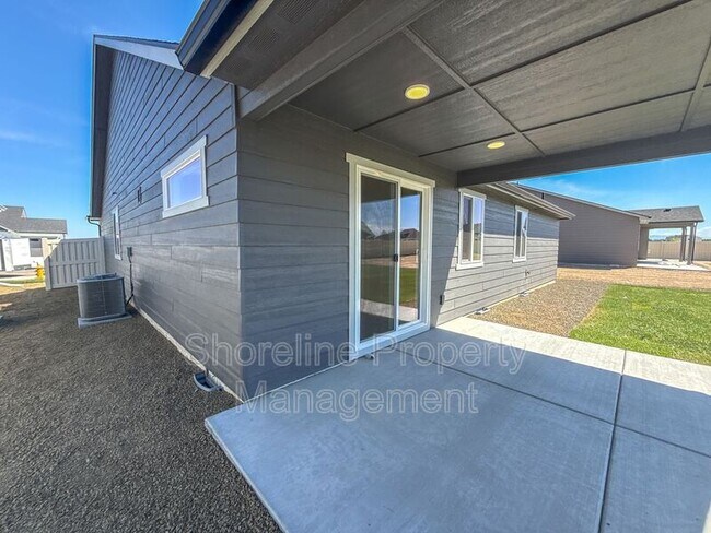 Building Photo - 5563 E Garby St