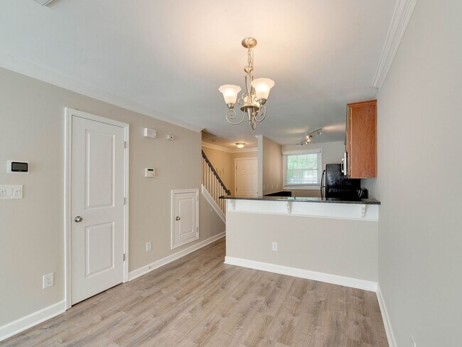 Building Photo - Stunning and completely updated townhome s...