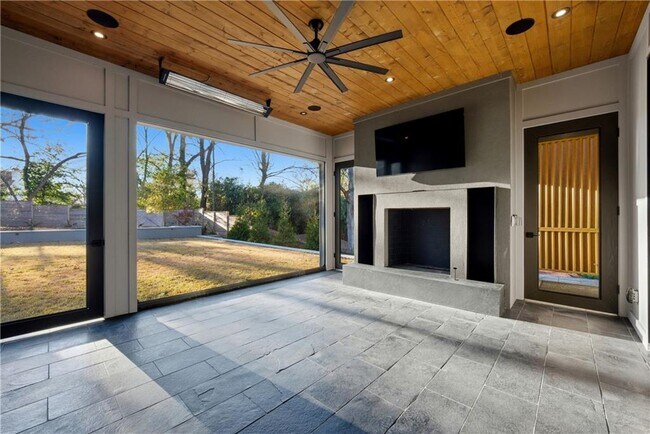 Building Photo - 1033 Reeder Cir NE