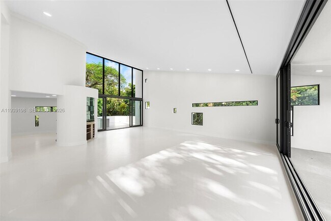 Building Photo - 7540 Los Pinos Blvd