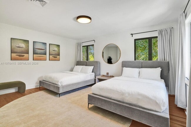 Building Photo - 5735 N Bay Rd