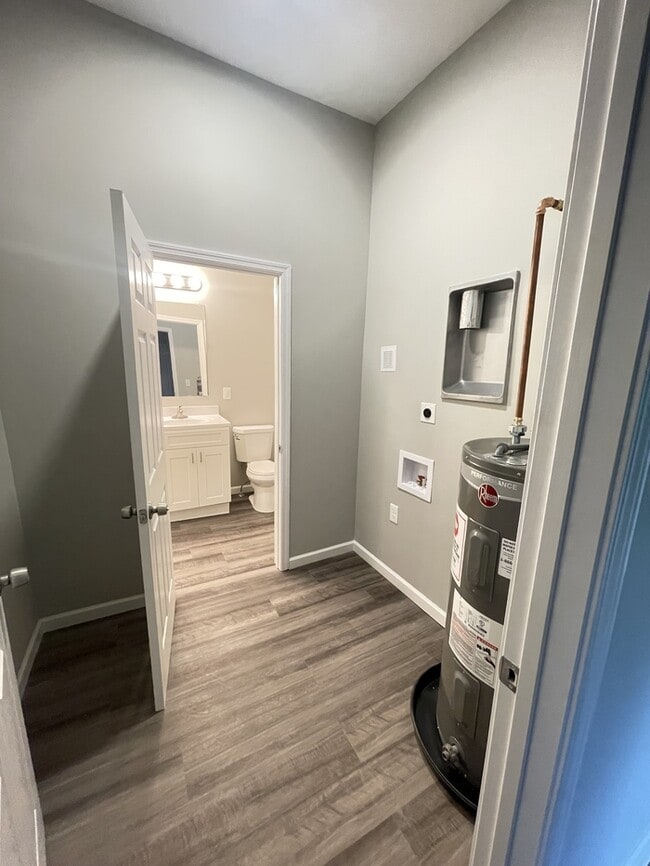 Building Photo - 1616 8th Ave