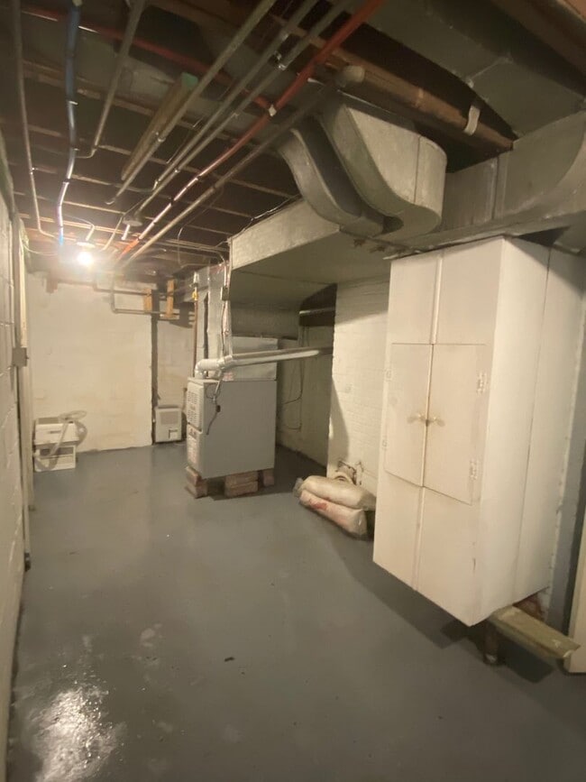 Building Photo - Large Glen Park Home