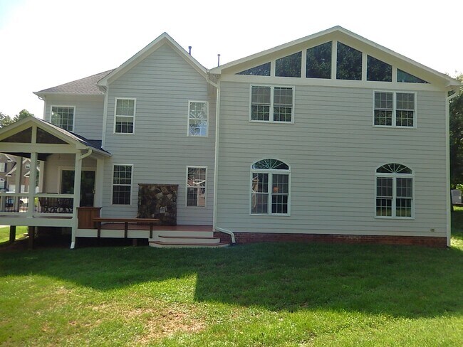 Building Photo - 10612 River Forest Dr
