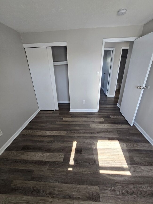 Building Photo - 3 BEDROOM SINGLE FAMILY