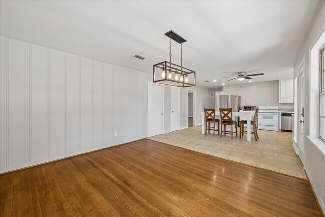 Building Photo - 8037 Longridge Dr