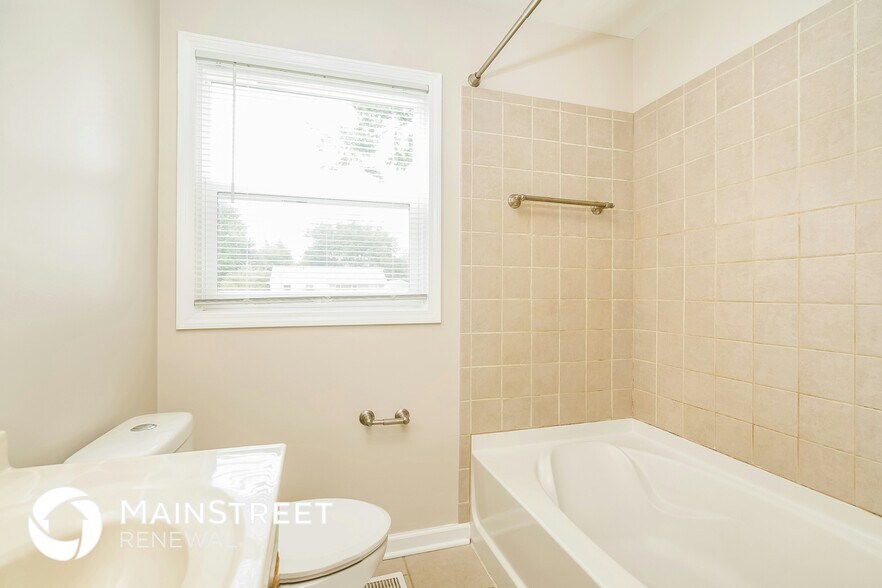 Building Photo - 124 Rose Ln