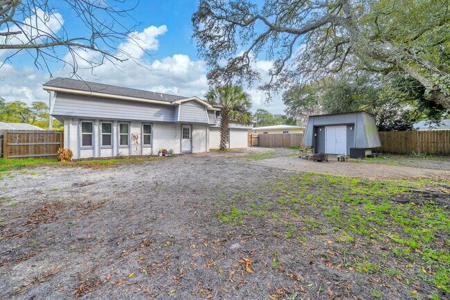 Building Photo - Astounding 4 Bedroom House for Rent!