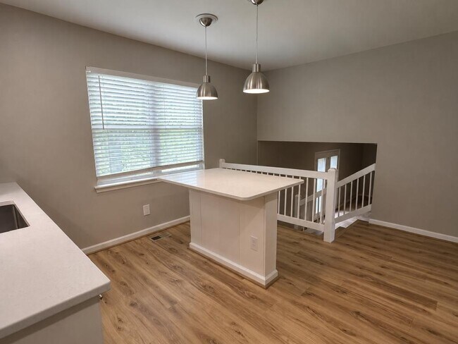 Building Photo - 247 Brookside Ct