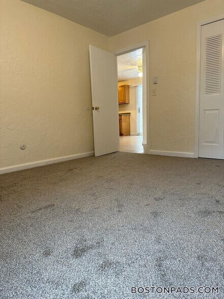 Building Photo - 2 Vista Ln