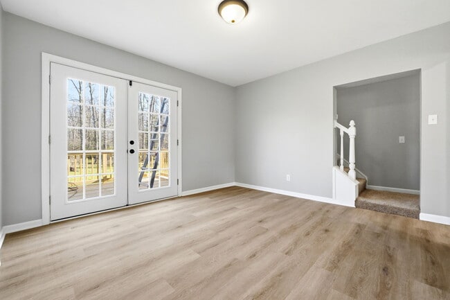 Building Photo - 3735 Richlawn Rd