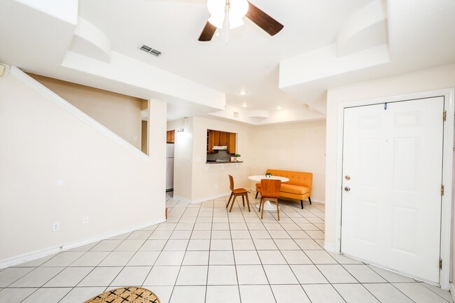 Building Photo - 1000 Ranchway Dr