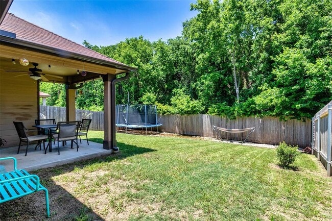 Building Photo - 904 Strickling Dr