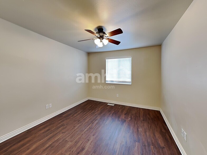 Building Photo - 856 E 2150 S