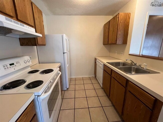 Building Photo - 4501 Mistletoe Dr