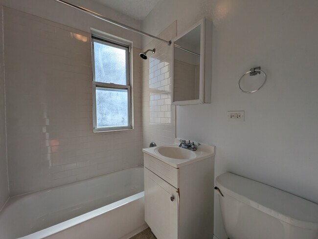 Building Photo - 2600 N Kimball Ave