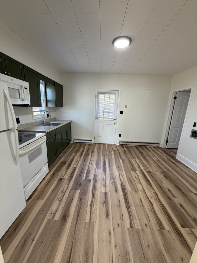 Building Photo - 106 Crockett Ave