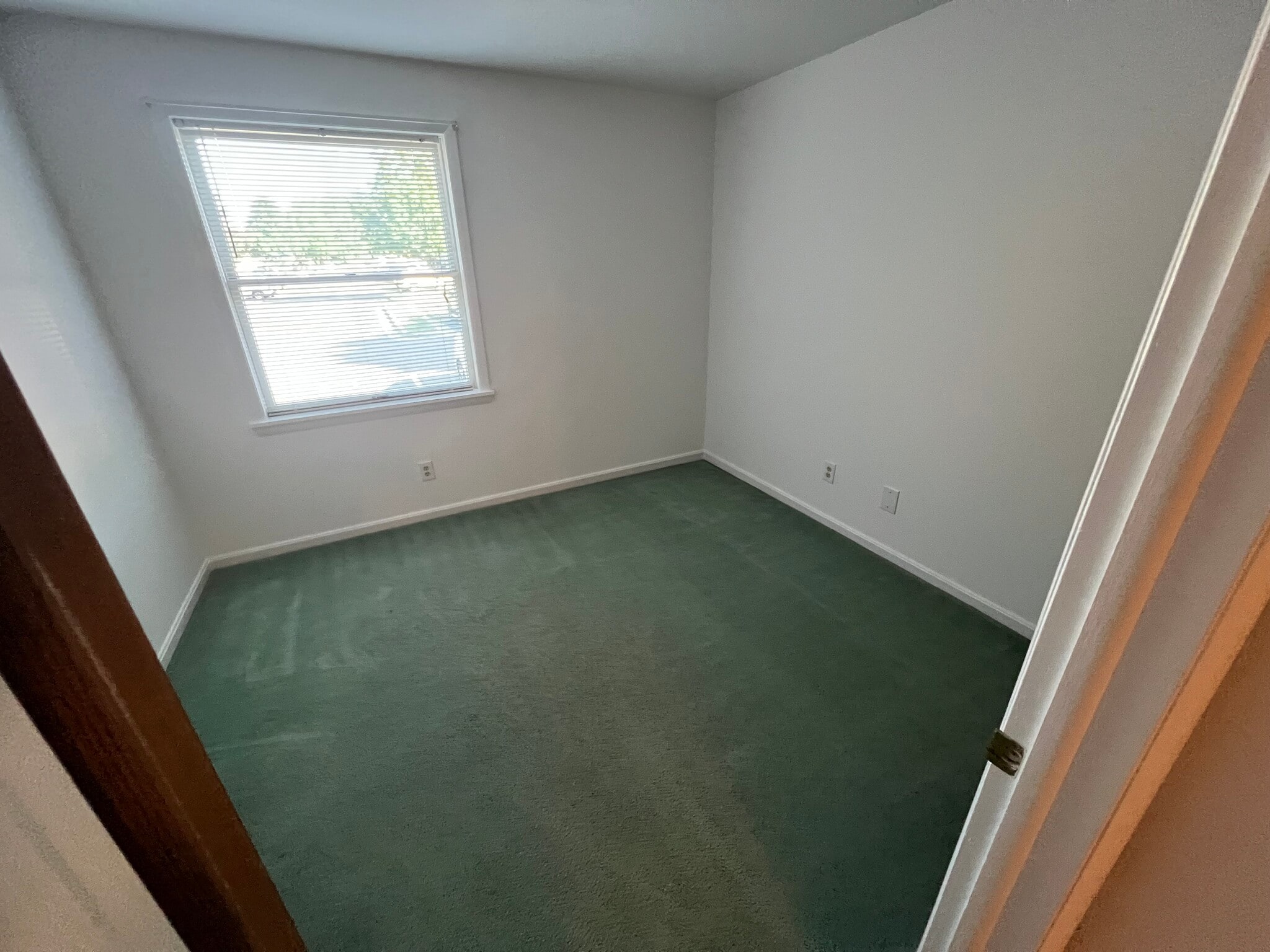 Building Photo - 500 Chapel Ct