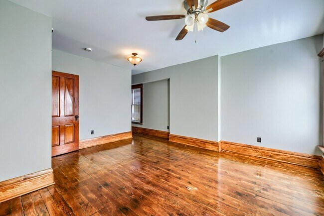 Building Photo - Short North / Victorian Village Stunning Single Family House!