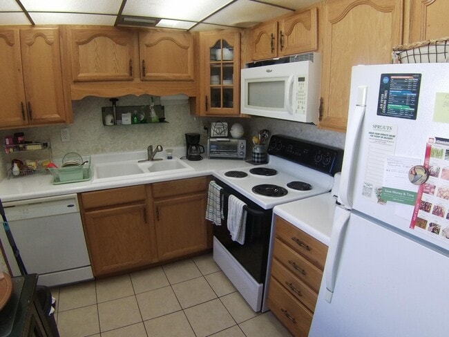 Building Photo - 571 Capri L