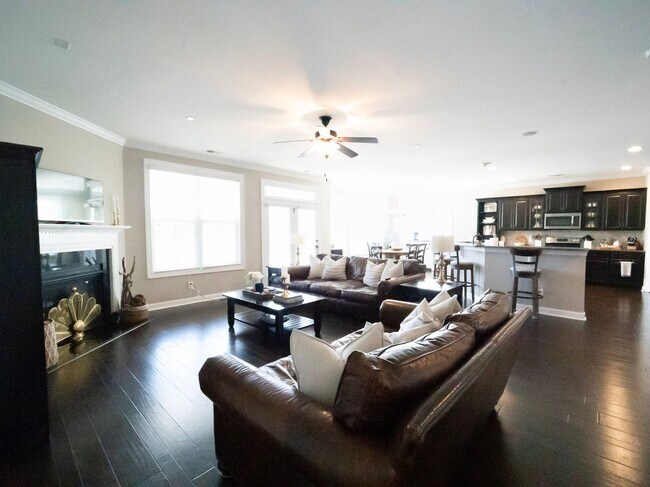 Building Photo - Elegant Richmond Hill Home with Screened Patio & Lagoon Views