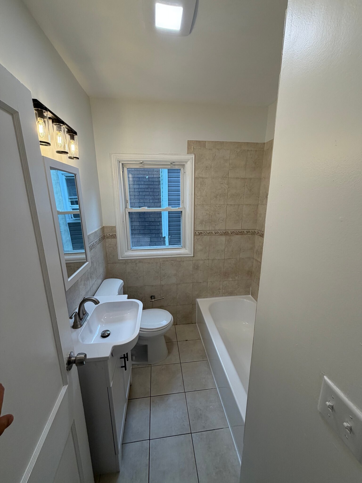 Building Photo - 10 Glennon Pl