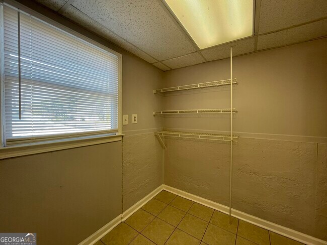 Building Photo - 1001 Traymore Dr