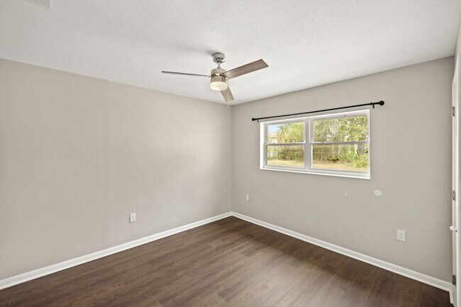 Building Photo - 200 Spencer Dr