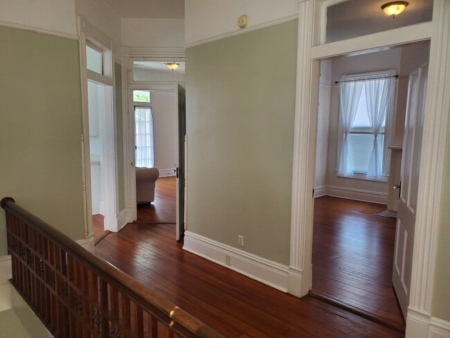 Building Photo - 2 Bedroom, 2 Bathroom Victorian style Midtown Home With Two Balconies!