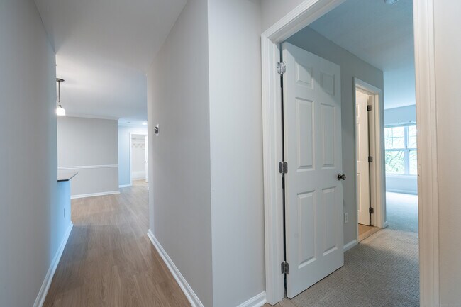 Building Photo - 100 Avalon Dr W
