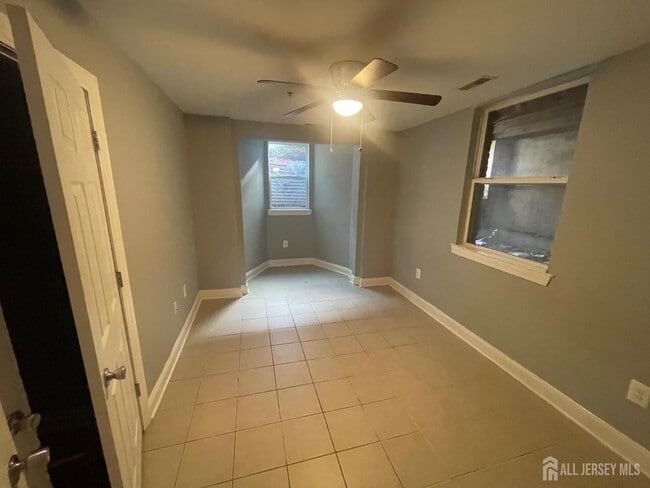 Building Photo - 161 George St