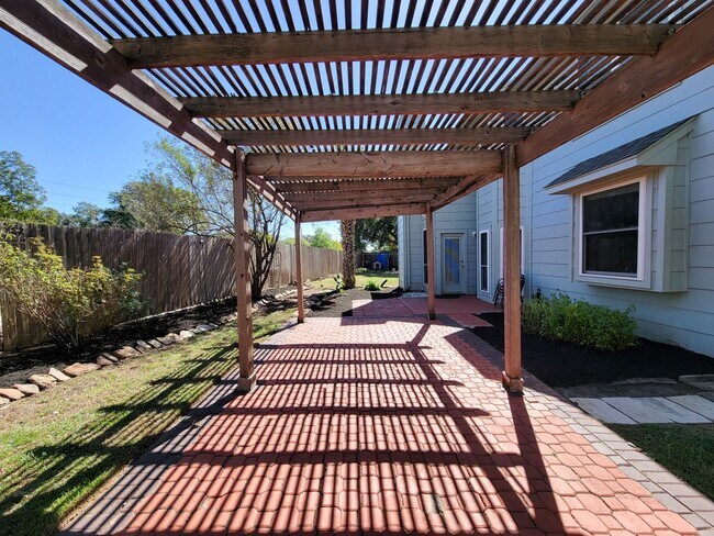 Building Photo - Welcome home to this beautiful 2 story on a cul de sac lot! Fresh paint and Stainless steel appli...