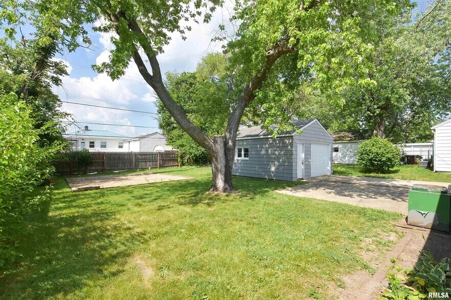 Building Photo - 821 W Purtscher Dr