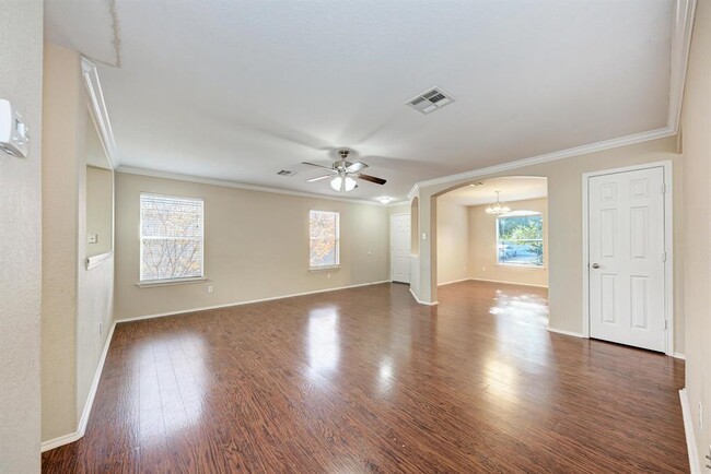 Building Photo - 921 Dexter Dr