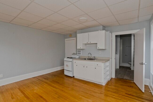 Building Photo - 78 Elm St