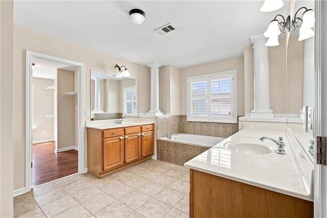 Building Photo - 3135 Carrick Rd