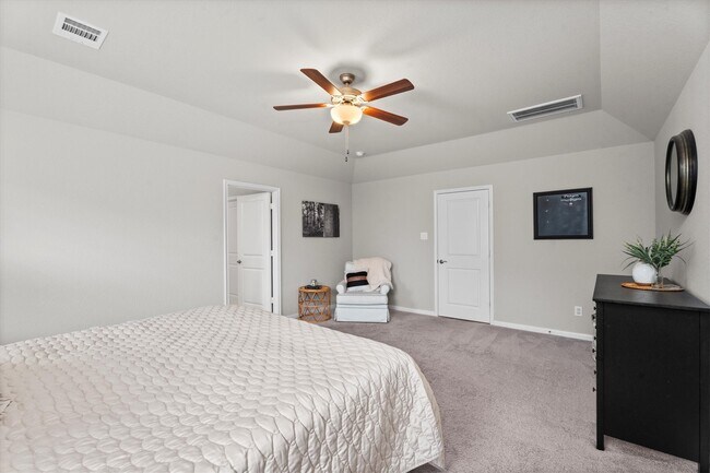 Building Photo - 2221 Hay Field Ct