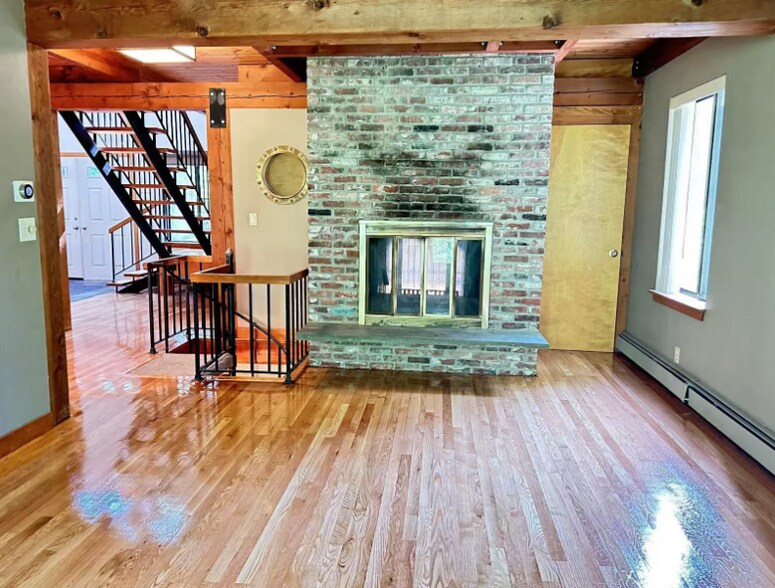 Building Photo - 40 Laurelwood Dr