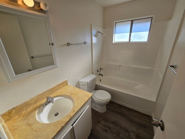 Building Photo - El Cajon Townhome - 2 Br., 1.5 ba. 92019.