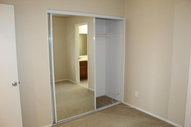 Building Photo - 3Bed/2Bath in Rancho Del Oro~ Ave Sevilla
